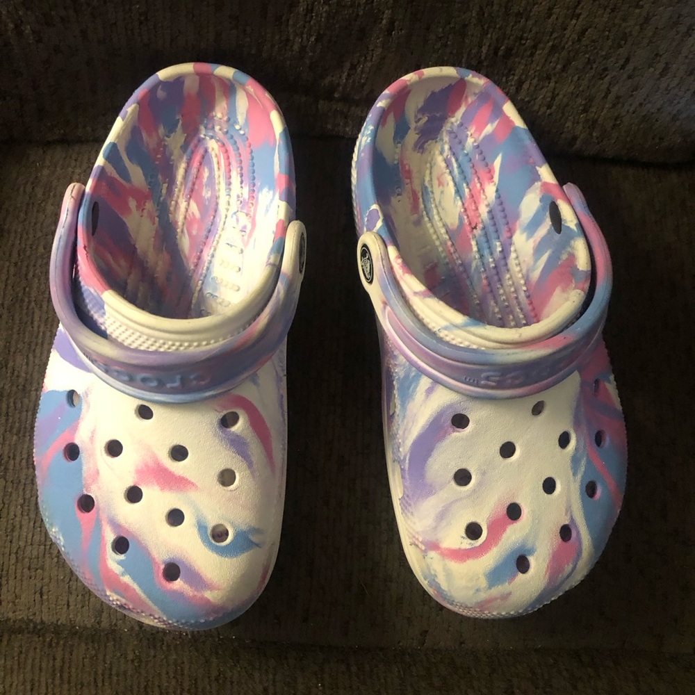 Crocs girls J 1 marble lightly used!